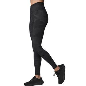 Alo Yoga High Waist Vapor Leggings Womens XS  Black Camo Gym Workout